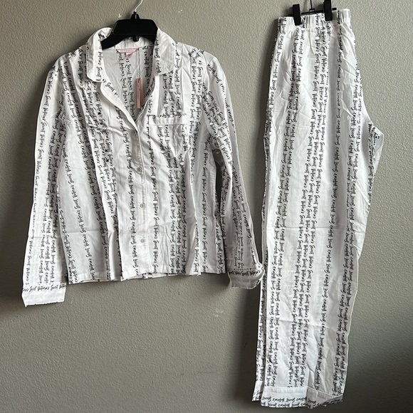 Victoria’s Secret pajama set white signature print - Picture 1 of 3